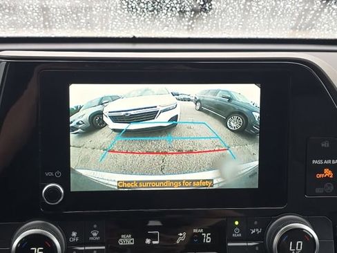 Used 2023 Toyota Highlander LE image 35