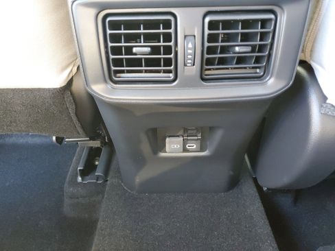 Used 2016 Toyota Highlander Limited image 16