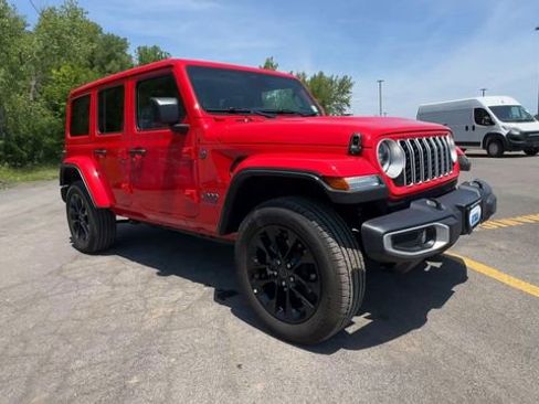 Used 2025 Jeep Wrangler Unlimited Sahara w/ Safety Group AWD/4WD image 2