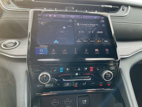 Used 2021 Jeep Grand Cherokee L Overland w/ Luxury Tech Group IV image 9