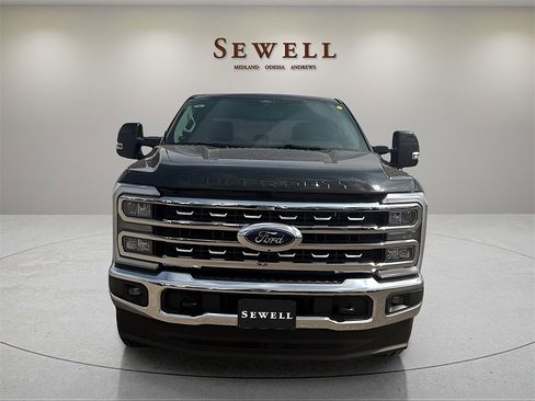 New 2025 Ford F250 Lariat w/ FX4 Off-Road Package image 8