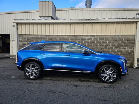 New 2026 Cadillac Optiq Luxury 2 image 10