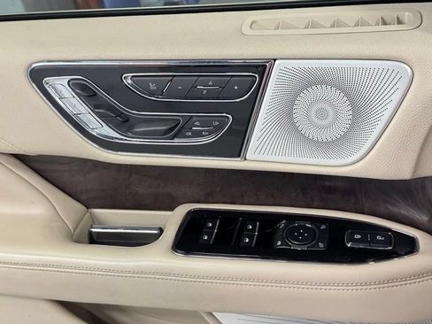 Used 2021 Lincoln Navigator Reserve w/ Luxury Package AWD/4WD image 29