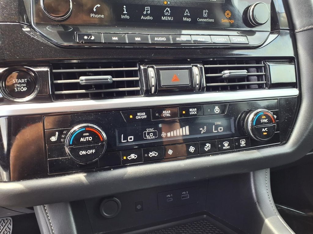 Used 2025 Nissan Pathfinder SL FWD image 11