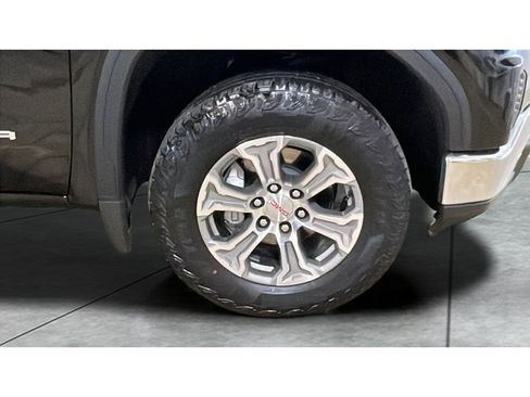 Used 2024 GMC Sierra 1500 SLT image 18
