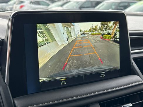 Used 2024 Chevrolet Suburban Premier image 27