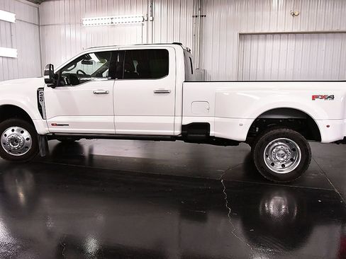 Used 2025 Ford F450 Platinum w/ Platinum Plus Package AWD/4WD image 4