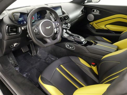 Used 2019 Aston Martin V8 Vantage Coupe RWD image 35