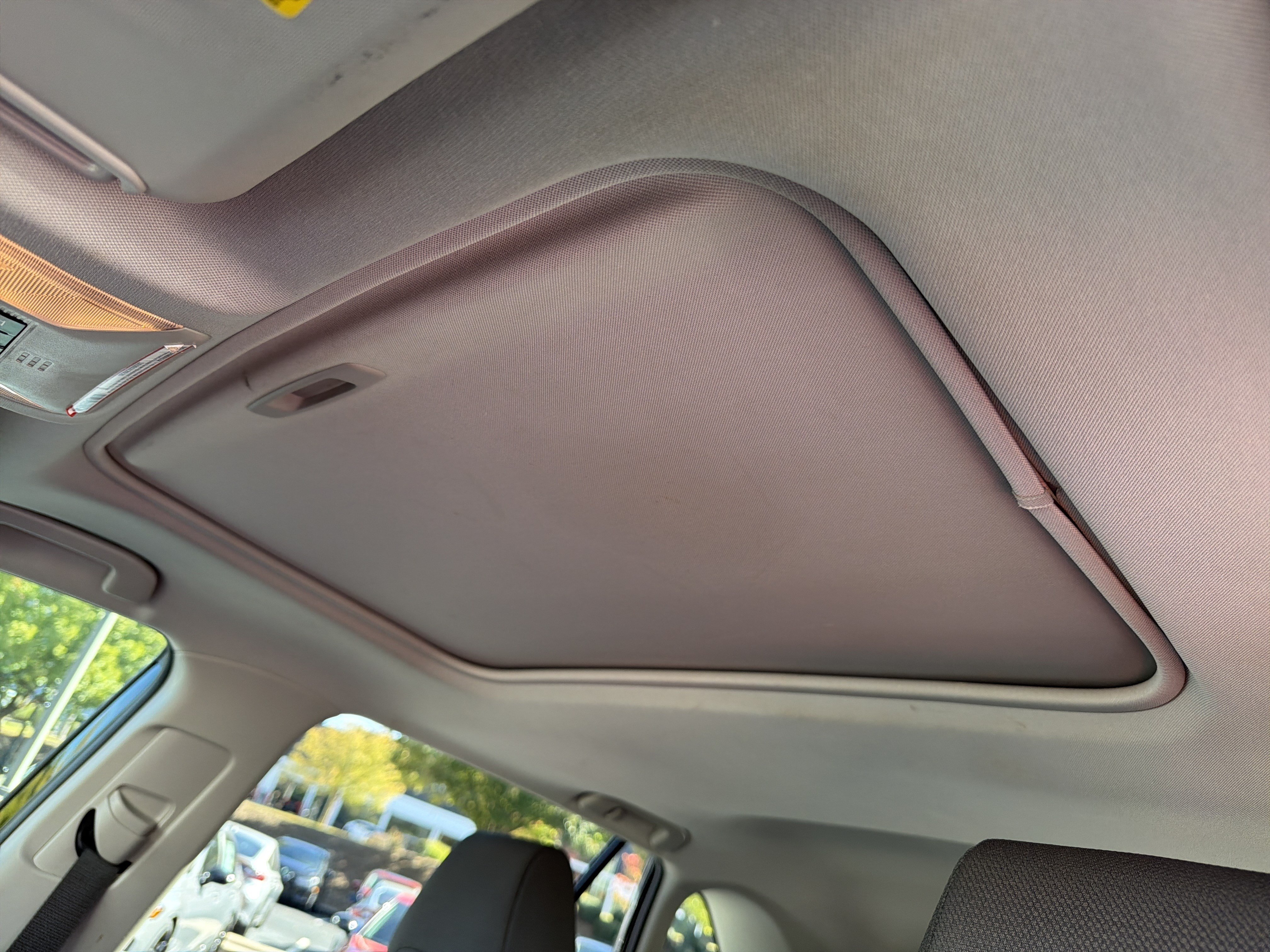 Used 2020 Toyota RAV4 XLE w/ Convenience Package FWD image 14