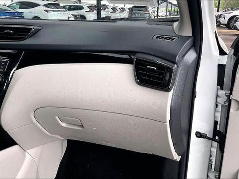 Certified 2022 Nissan Rogue Sport SL w/ Premium Package AWD/4WD image 19