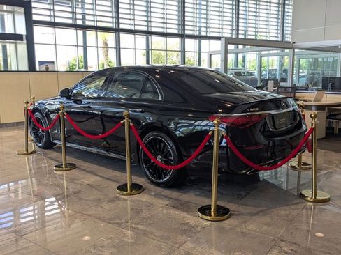Certified 2025 Mercedes-Benz S 580 4MATIC Sedan image 8