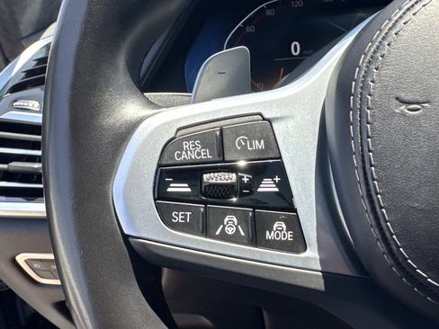 Used 2022 BMW X7 xDrive40i w/ M Sport Package AWD/4WD image 18
