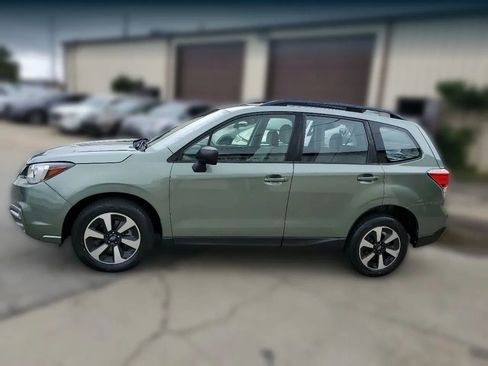 Used 2017 Subaru Forester 2.5i w/ Alloy Wheel Package image 4