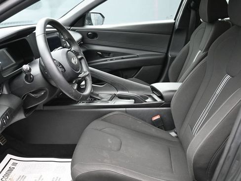 Used 2025 Hyundai Elantra Sport FWD image 11