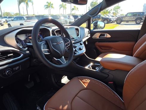 New 2026 Chrysler Pacifica Pinnacle w/ Trailer Tow Group image 15