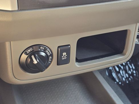 Used 2019 Nissan Frontier SV AWD/4WD image 9