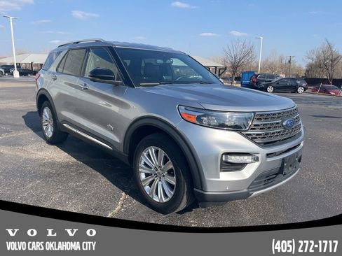 Used 2022 Ford Explorer King Ranch w/ Premium Technology Package image 3