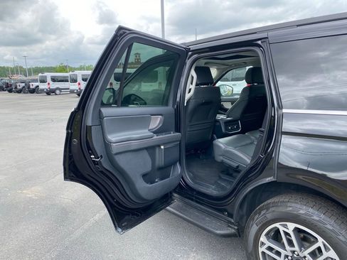 Used 2025 Ford Expedition Active image 29