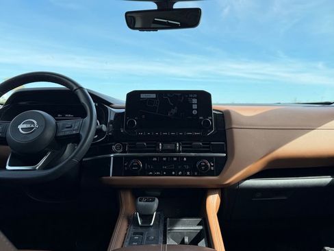 Used 2023 Nissan Pathfinder Platinum w/ Cargo Package image 19