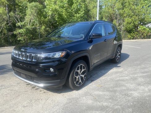 Used 2025 Jeep Compass Limited AWD/4WD image 7