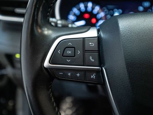 Used 2023 Toyota Highlander XLE image 16