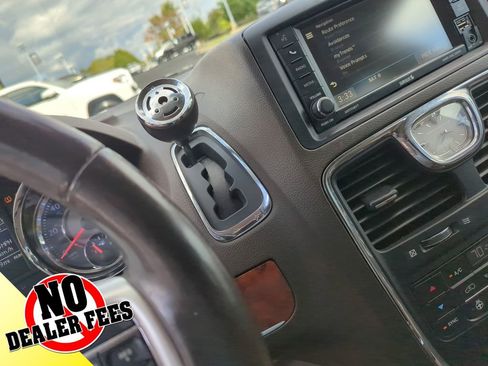 Used 2015 Chrysler Town & Country Touring-L w/ Driver Convenience Group image 22