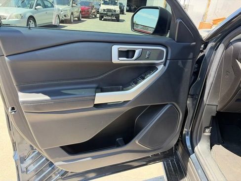 Certified 2022 Ford Explorer XLT RWD image 9