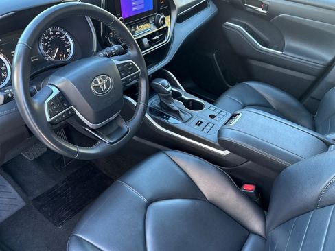 Used 2024 Toyota Highlander XLE image 4