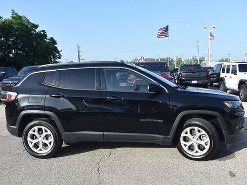 Used 2024 Jeep Compass Latitude AWD/4WD image 9