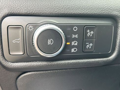 Used 2022 Ford Explorer XLT w/ Equipment Group 202A image 28