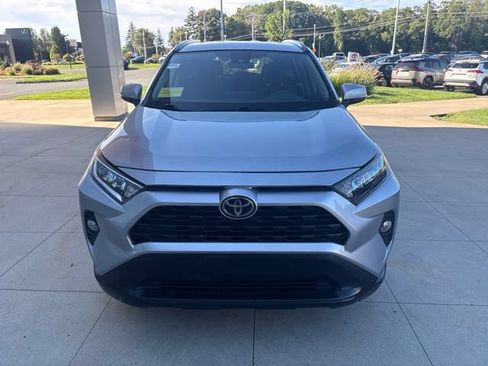 Used 2020 Toyota RAV4 XLE AWD/4WD image 2