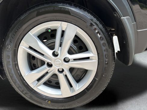 Certified 2025 Nissan Kicks Play S FWD image 31