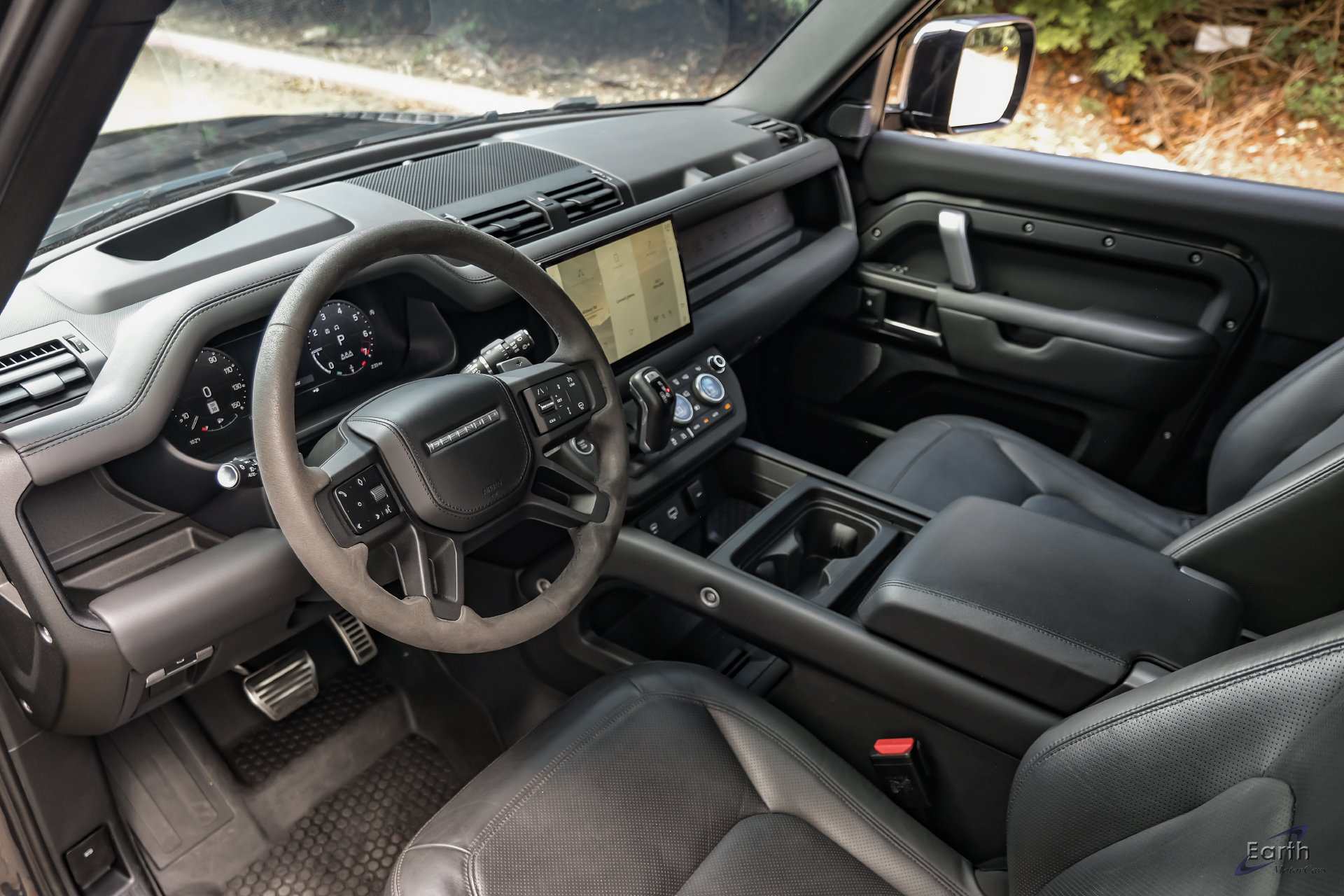 Used 2023 Land Rover Defender 90 V8 AWD/4WD image 3
