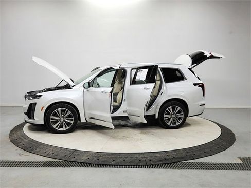 Used 2021 Cadillac XT6 Premium Luxury image 12