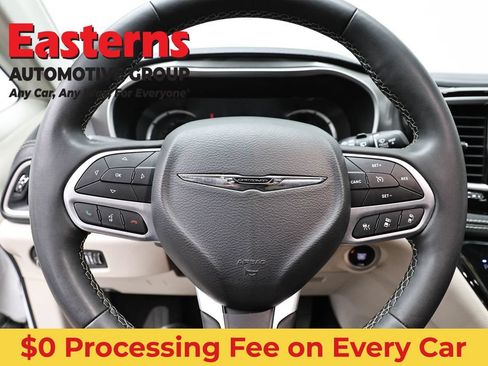 Used 2024 Chrysler Pacifica Limited FWD image 10