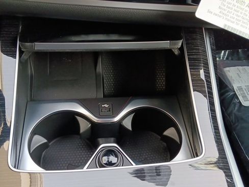 Certified 2025 BMW X7 M60i image 32