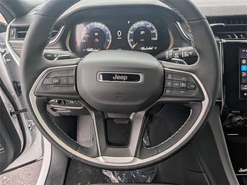 New 2025 Jeep Grand Cherokee Altitude image 19