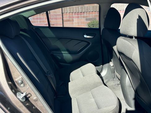 Used 2017 Kia Forte LX image 12