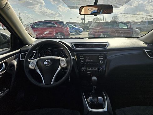 Used 2014 Nissan Rogue S image 3