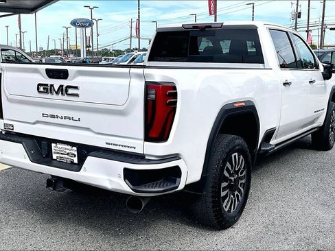 Used 2024 GMC Sierra 2500 Denali Ultimate AWD/4WD image 9
