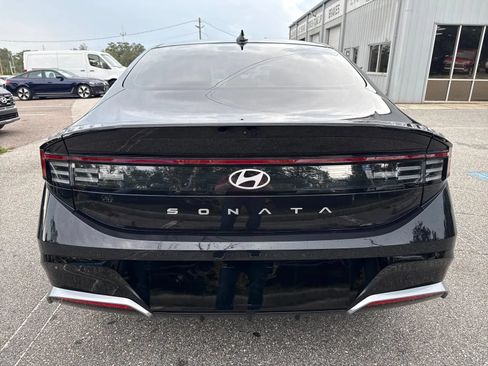 Used 2025 Hyundai Sonata SEL FWD image 11