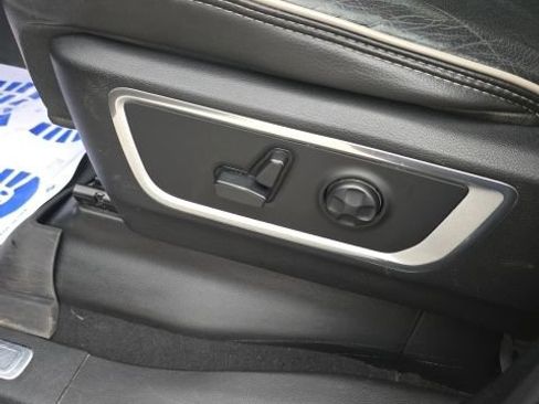 Used 2019 RAM 1500 Laramie w/ Off Road Group AWD/4WD image 12