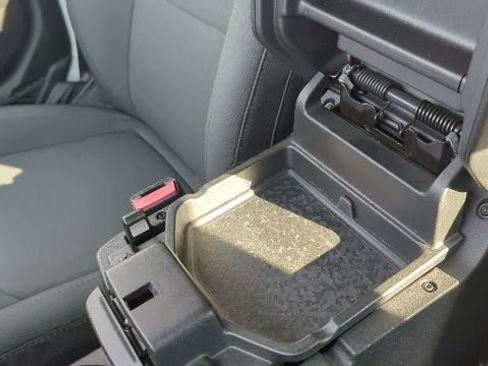 Used 2022 Jeep Wrangler Unlimited Sport image 32