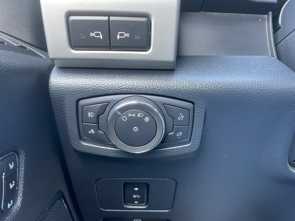 Used 2022 Ford F250 Lariat w/ Black Appearance Package AWD/4WD image 38