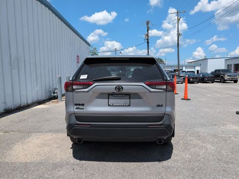 Used 2024 Toyota RAV4 XLE w/ Convenience Package FWD image 7