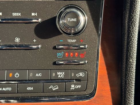 Used 2015 Lincoln Navigator Sport Utility 4D image 30