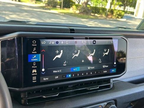Certified 2025 Jeep Gladiator Sport AWD/4WD image 22