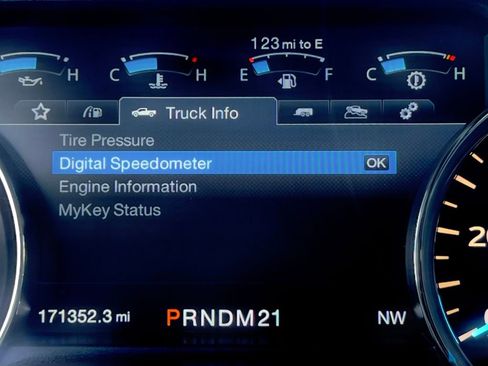 Used 2015 Ford F150 Lariat w/ Equipment Group 501A Mid AWD/4WD image 31