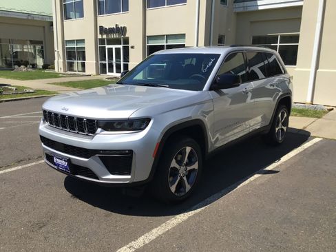 New 2026 Jeep Grand Cherokee Limited AWD/4WD image 3