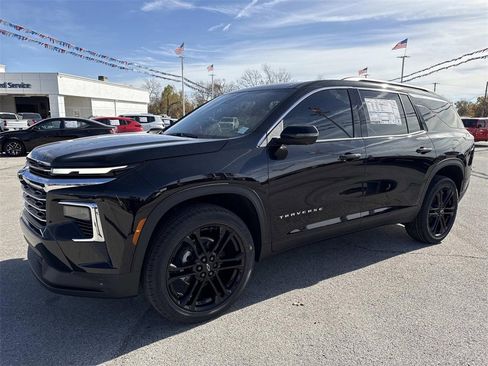 New 2026 Chevrolet Traverse LT w/ Driver Confidence Package image 2